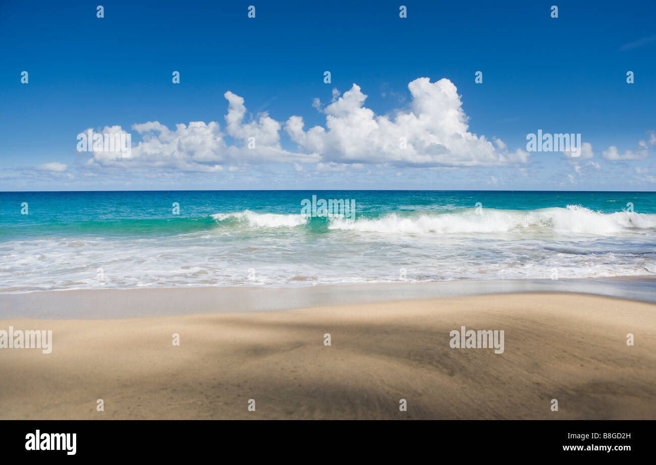 Wellen auf Hanakapiai Beach im Nordwesten Kauai s Na Pali Coast Hawaii Stockfoto