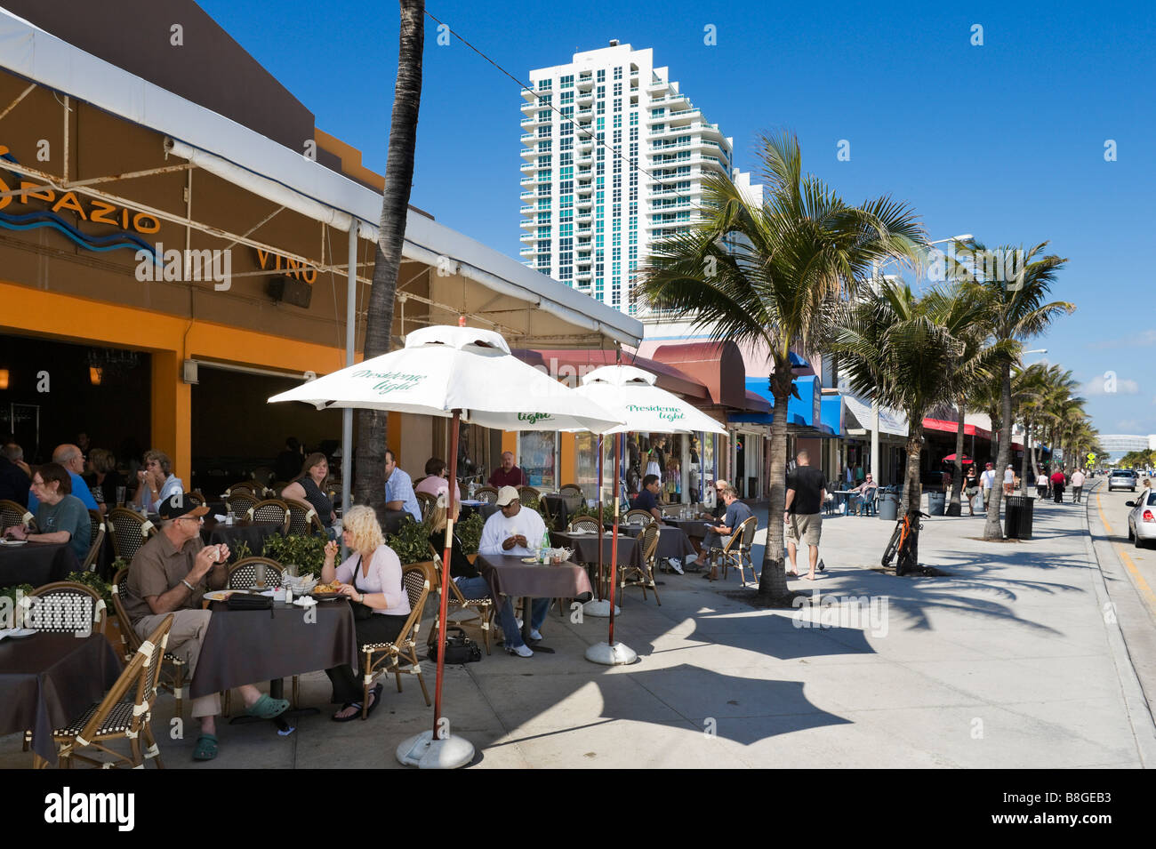 Cafe-Bar am Strand von Fort Lauderdale Beach Boulevard, Fort Lauderdale, Gold Coast, Florida, USA Stockfoto