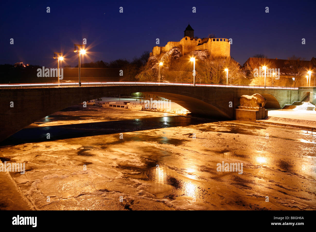 Burg Giebichenstein und Eis an der Saale in Halle, Deutschland; Burg Giebichenstein in Halle (Saale), Deutschland Stockfoto