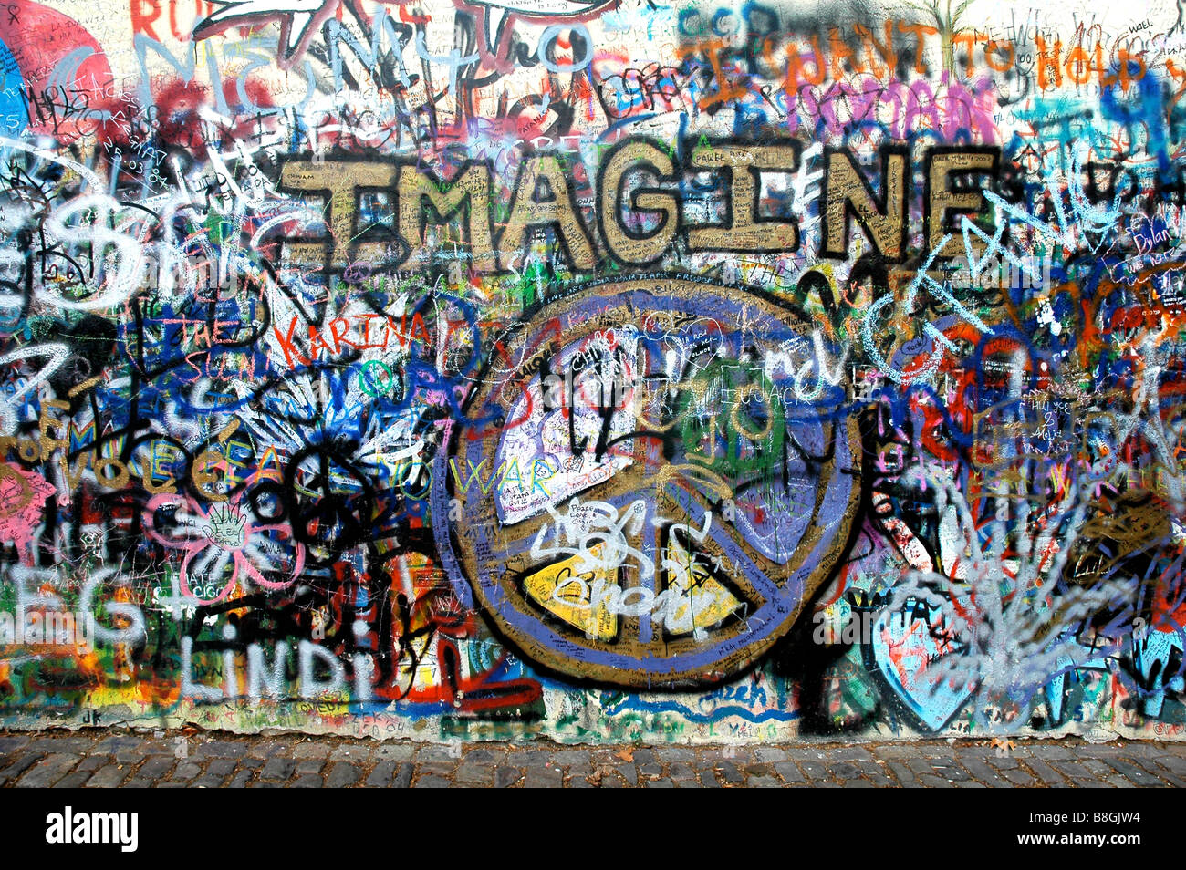 Graffiti auf der John-Lennon-Mauer in Prag Stockfoto