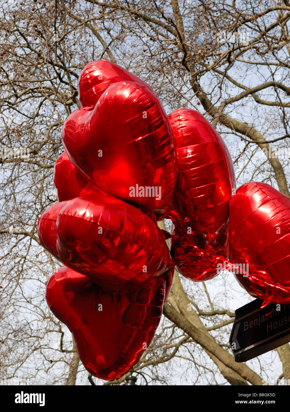 Valentines Ballons zum Verkauf Stockfoto