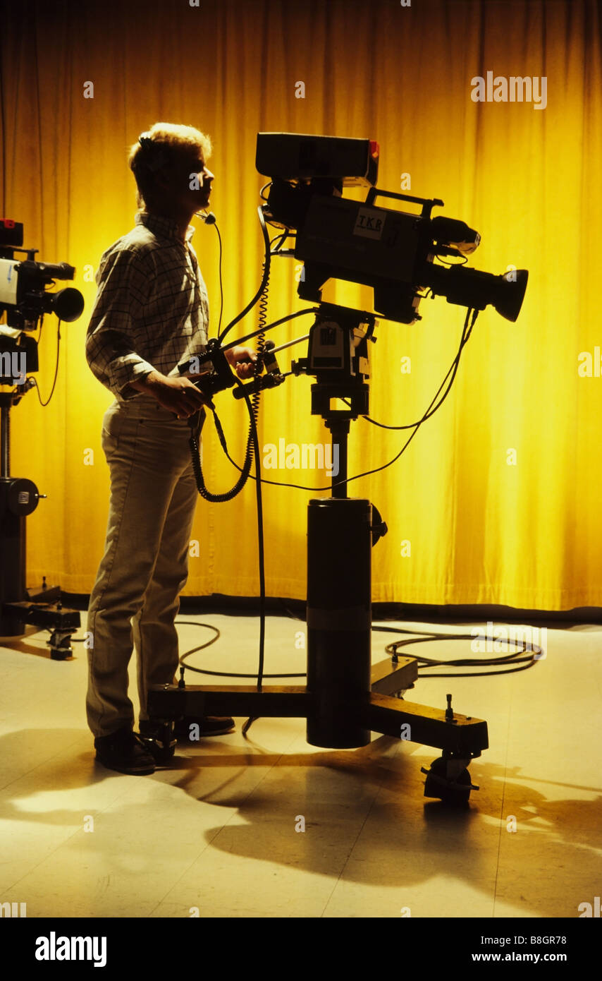 Menschen, die arbeiten, TV-Kameramann im Fernsehstudio Stockfoto