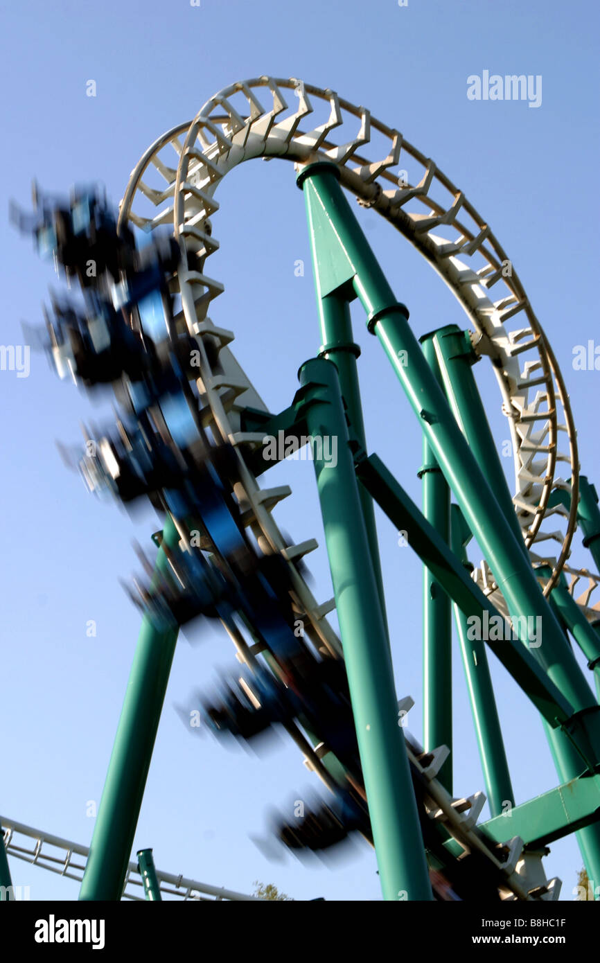 Achterbahn in Bewegung Stockfoto