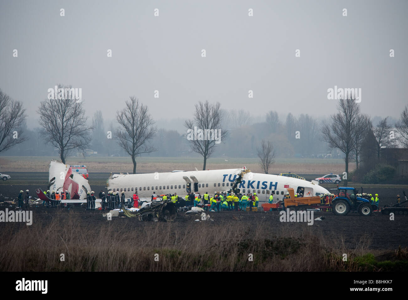 Schiphol Flughafen Flugzeugabsturz Flugzeug von Turkish Airlines am Mittwoch 02 25 2009 stürzte vor der Landung in drei Teile Stockfoto