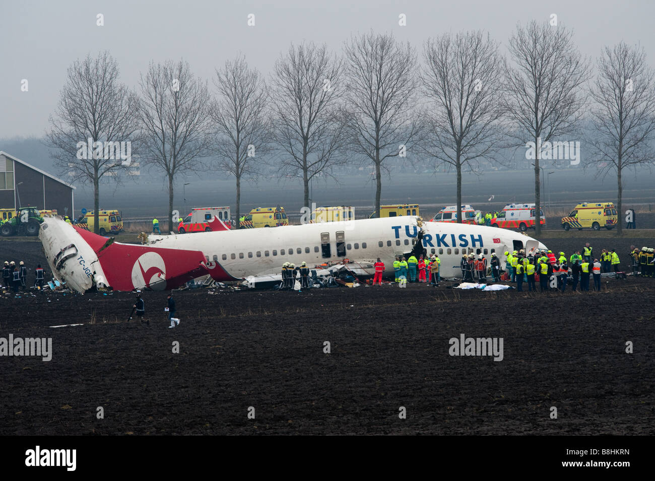 Schiphol Flughafen Flugzeugabsturz Flugzeug von Turkish Airlines am Mittwoch 02 25 2009 stürzte vor der Landung in drei Teile Stockfoto