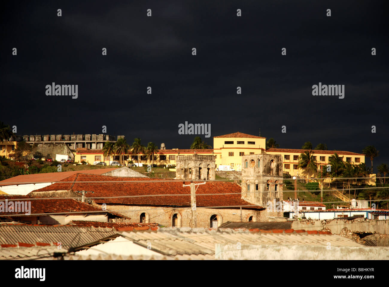 Hotel El Castillio und Stadt Baracoa mit Kathedrale Nuestra Senora de Las Ascuncion Provinz Guantanamo Kuba Stockfoto