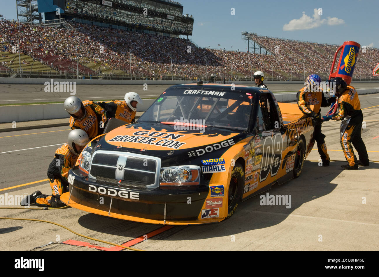 Jason White Gruben seinem NASCAR Dodge Ram Truck beim Cool City Customs 200 Rennen in Michigan International Speedway 2008 Stockfoto