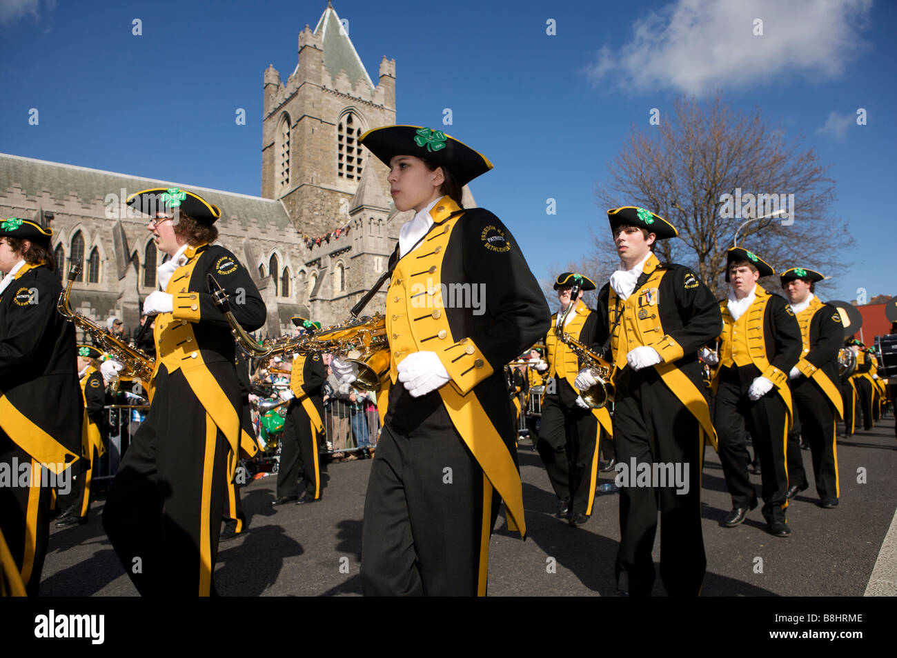 Eine Blaskapelle beteiligt sich an der St. Patricks Day Parade in Dublin Irland Stockfoto