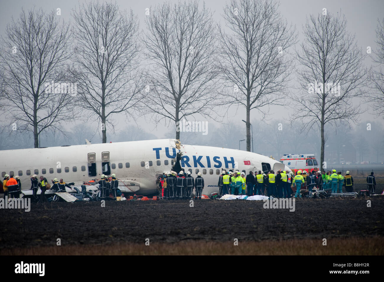 Schiphol Flughafen Flugzeugabsturz Flugzeug von Turkish Airlines am Mittwoch 02 25 2009 stürzte vor der Landung in drei Teile Stockfoto
