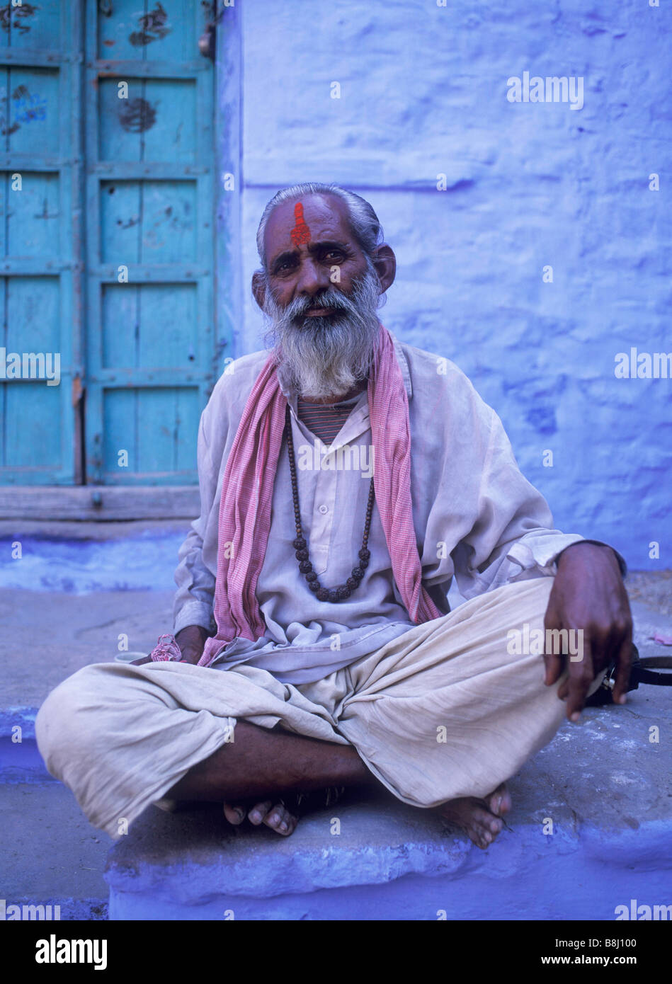 Brahmane religiös Schneidersitz sitzen in Jaipur, Rajasthan, Indien Stockfoto