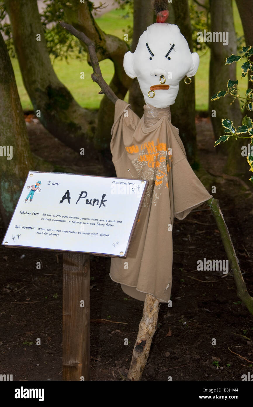 Vogelscheuchen im Rahmen der Scarecrow Festival Veranstaltung Tatton Park Gardens, Cheshire, UK Stockfoto