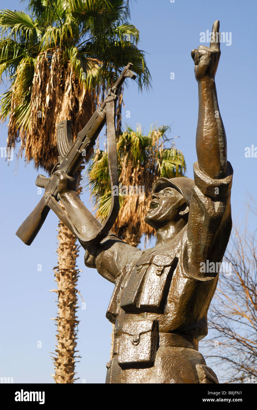 KAIRO, ÄGYPTEN. Eine Statue eines siegreichen ägyptische Soldaten vor dem Kairo-Militär-Museum auf der Zitadelle. 2009. Stockfoto