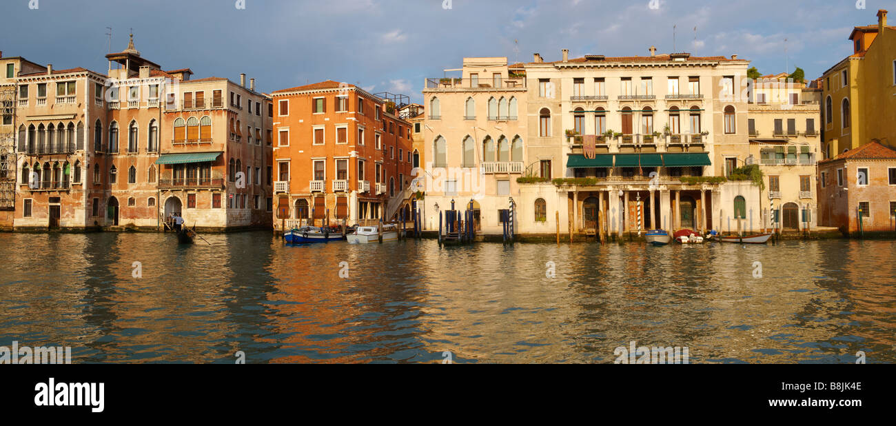 Canal Grande Venedig oben (über dem Rialto) Stockfoto