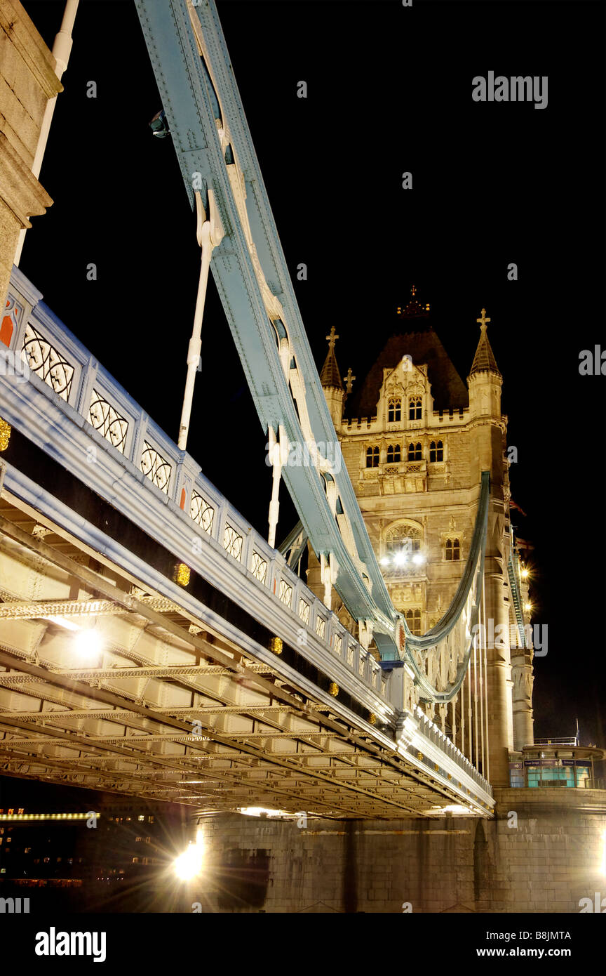 Tower Bridge bei Nacht Stockfoto