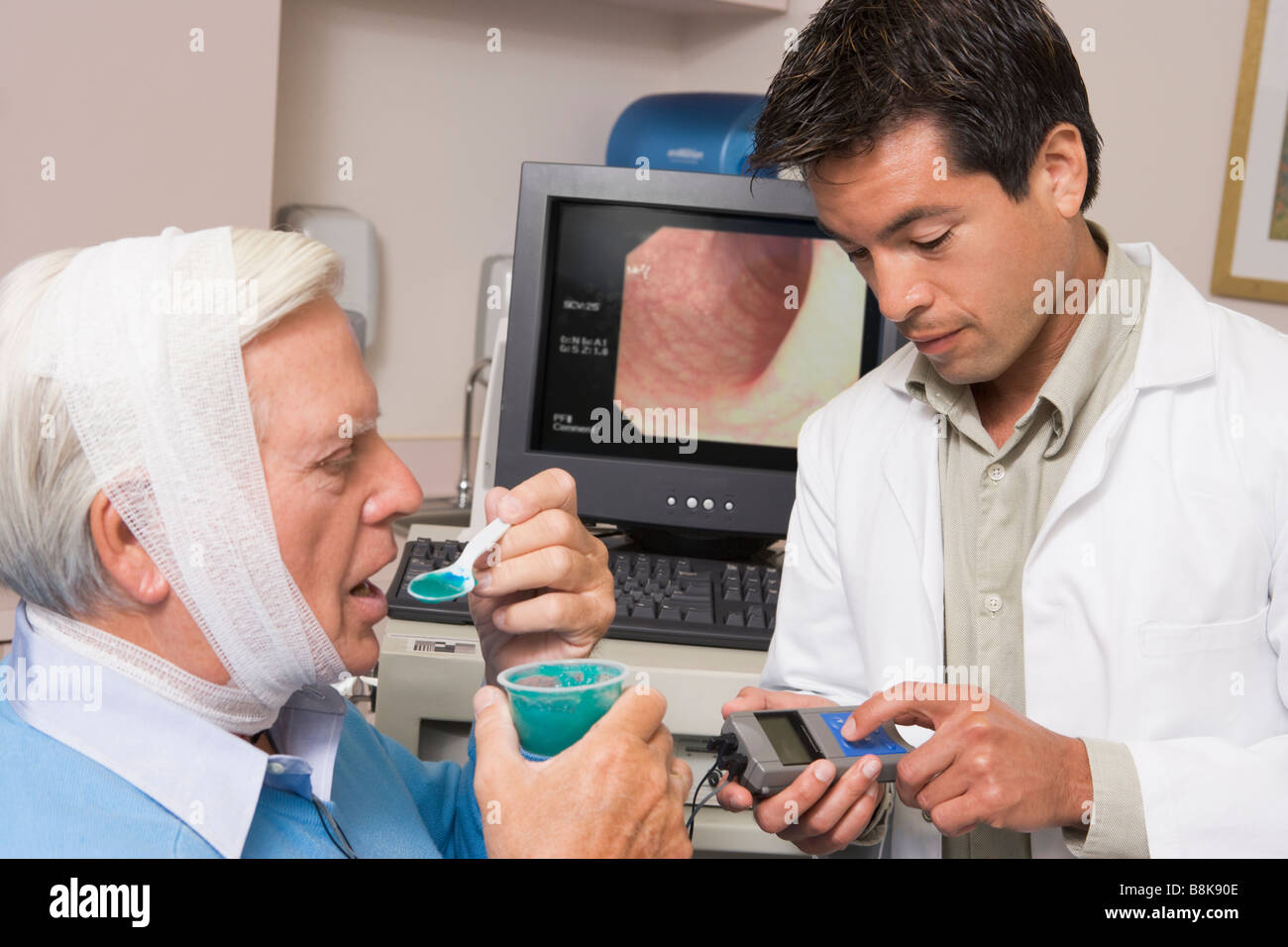 Arzt-Check-Up am Patienten Stockfoto