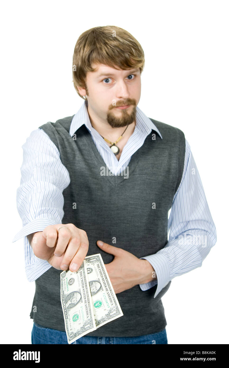 Ein junger Mann mit 2 Dollar konzentrierte sich auf Rechnungen Stockfoto
