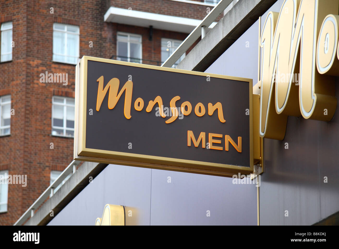 Ein Schild über der Monsun für Männer Shop auf der Kings Road in London. Feb 2009 Stockfoto