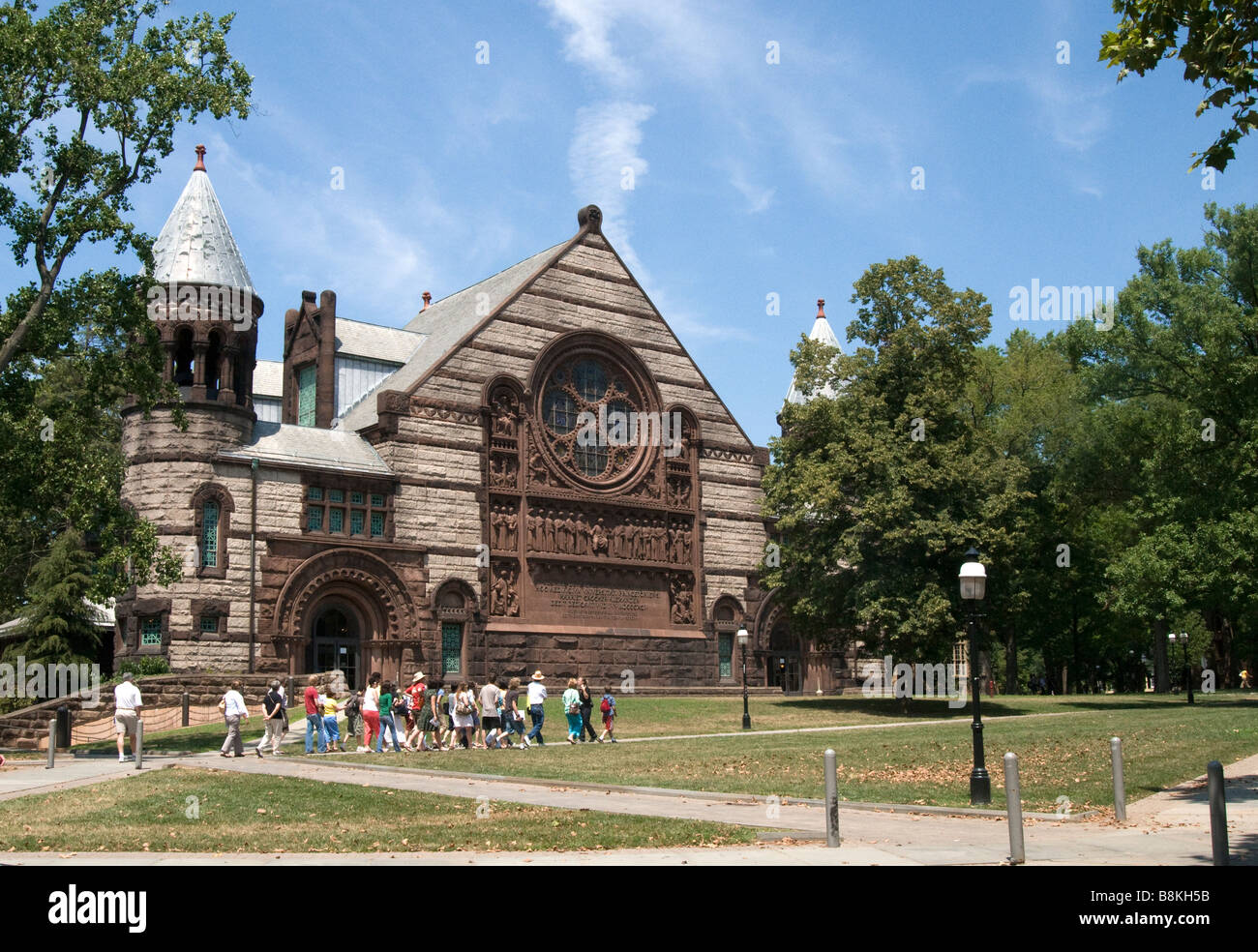 Gruppe von Touristen in der Nähe von Alexander Hall, Princeton University; NJ; Neu; Jersey; USA-NJ; Neu; Jersey; USA Stockfoto