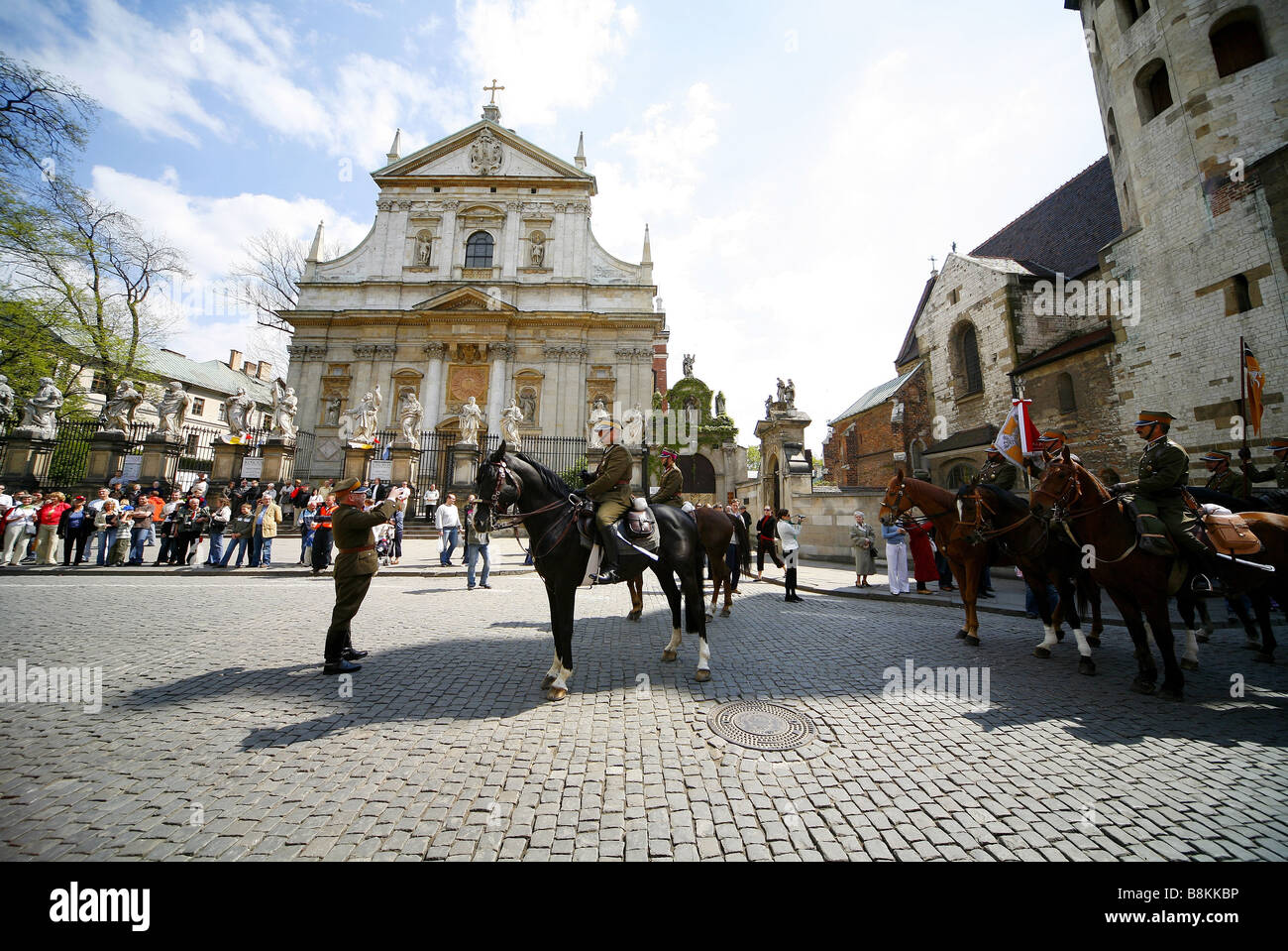MILITÄRISCHE Prozession zur Kirche KRAKOW Polen Krakau Polen 3. Mai 2007 Stockfoto