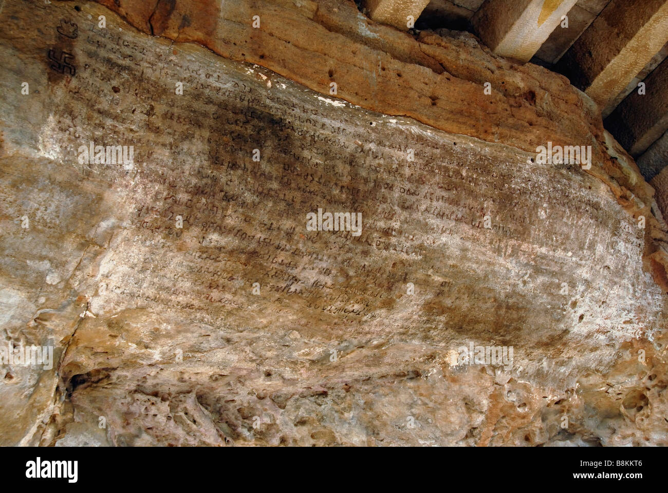 Eine 117 Linie berühmten Inschrift von König Kharavela auf Hathi Gumpha (Höhle). Orissa, Udaigiri, Indien. Stockfoto