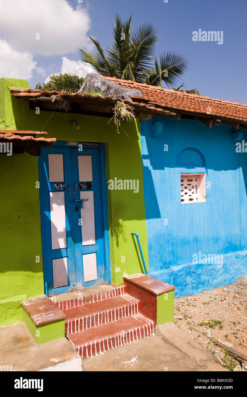 Indien Tamil Nadu Madurai Tidiyan bunt bemalten Haus im ländlichen Dorf Stockfoto