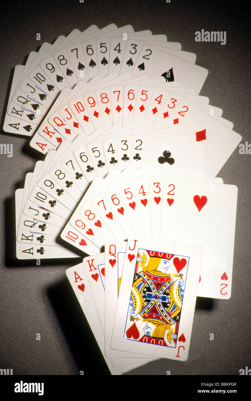 Gesamte Deck Karten breitet sich durch Farbe und Anzahl Stockfoto