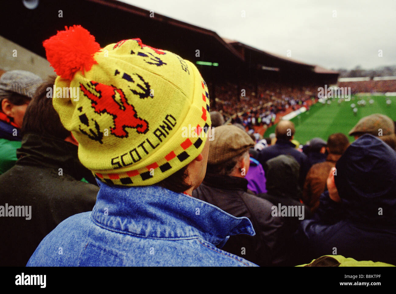 Westdeutschland A Schottland-Fußball-Fan Uhren eine Spiel von der Tribüne aus Stockfoto