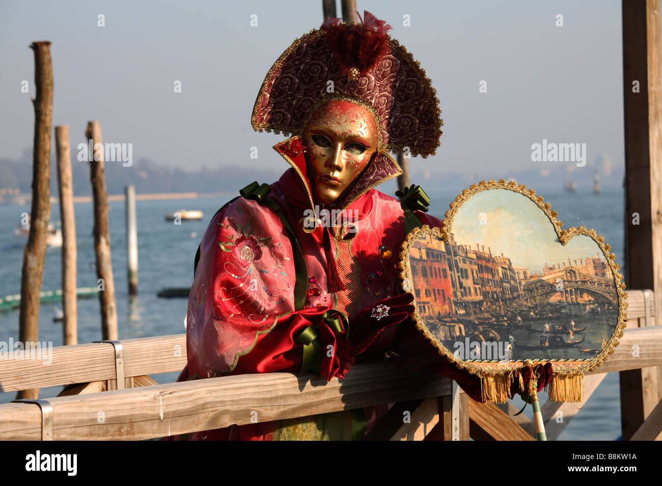 Venezianische Maske vor der Lagune Venedig Karneval 2009, Italien Stockfoto