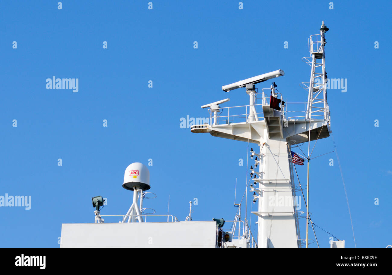 Schiffs-Radar, Satellit, Elektronik, Navigation und [Kommunikation Array] Ausrüstung. Stockfoto