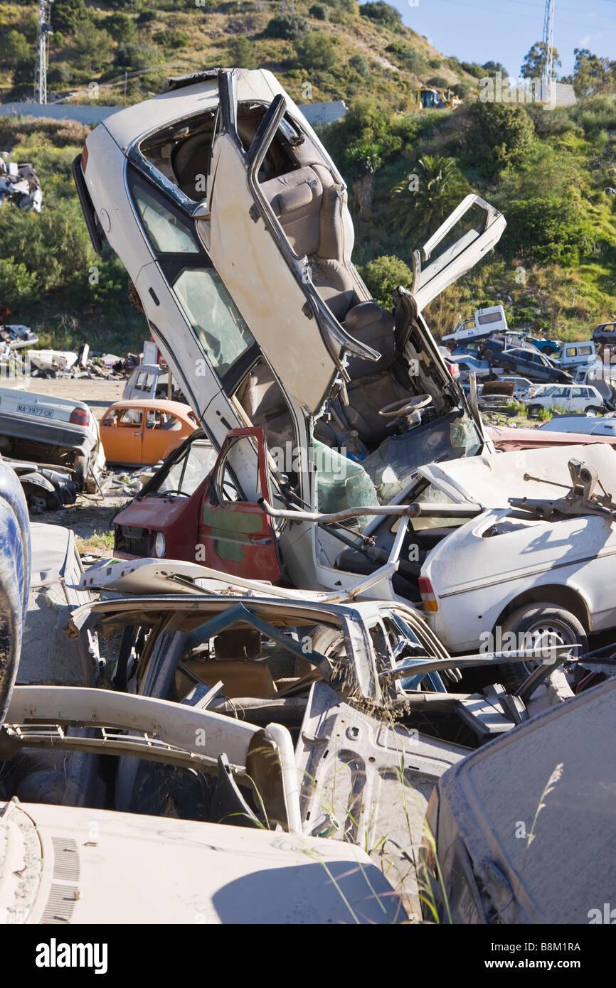 Alte Autos in kommunaler Abfall Dump Zentrum für Abfallbehandlung Marbella Malaga Provinz Costa del Sol Spain Stockfoto