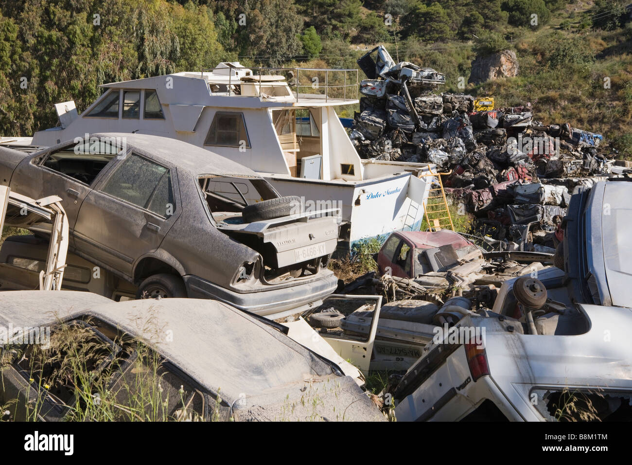 Alte Autos in kommunaler Abfall Dump Zentrum für Abfallbehandlung Marbella Malaga Provinz Costa del Sol Spain Stockfoto