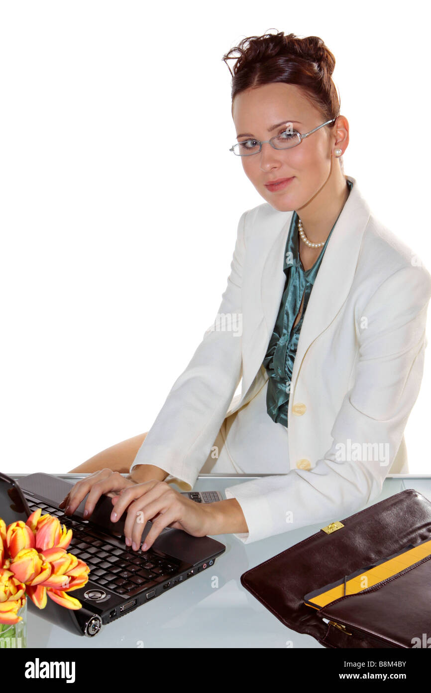 Business-Frau mit Notebook im Büro Stockfoto