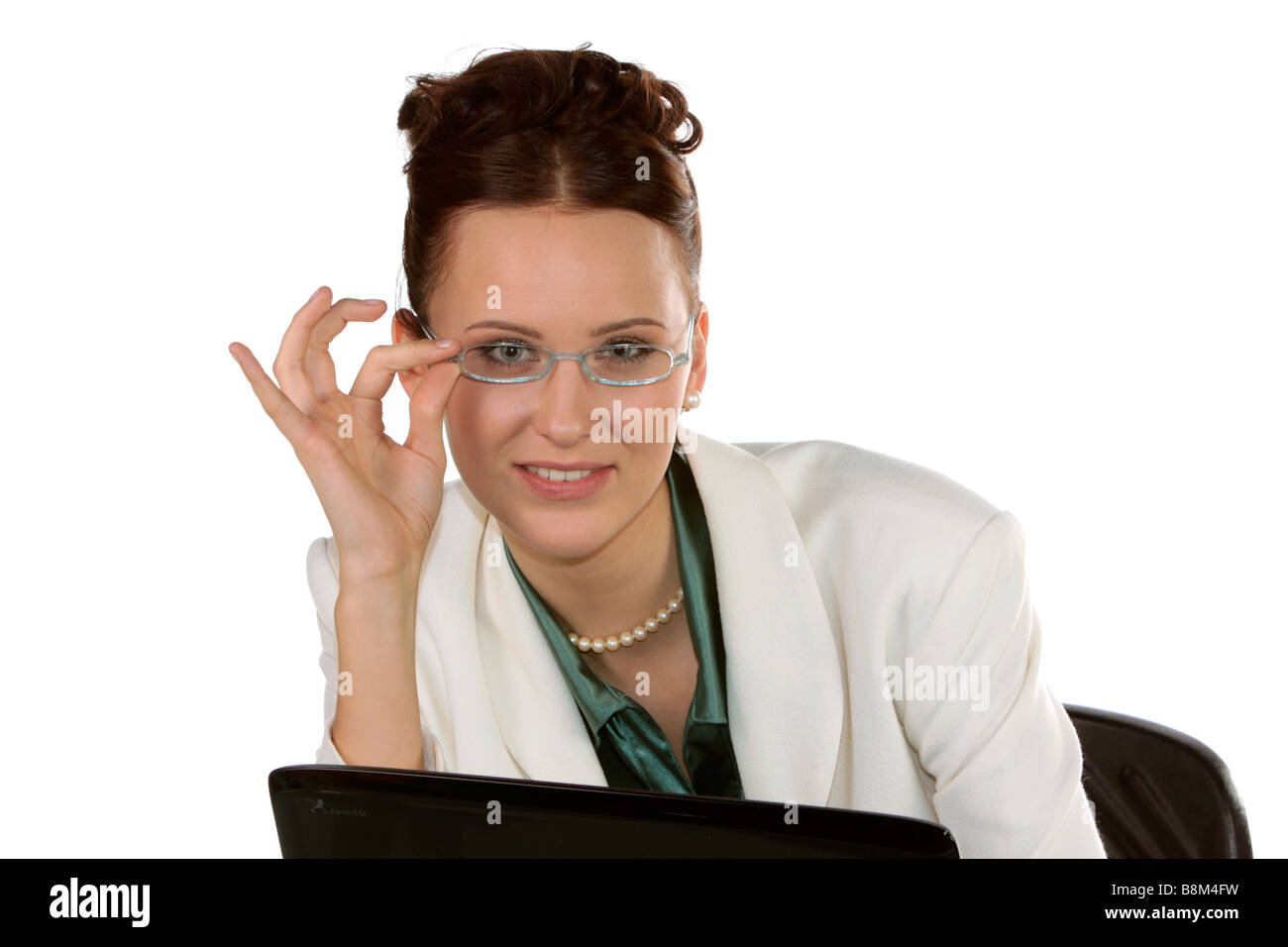 Business-Frau mit Notebook im Büro Stockfoto