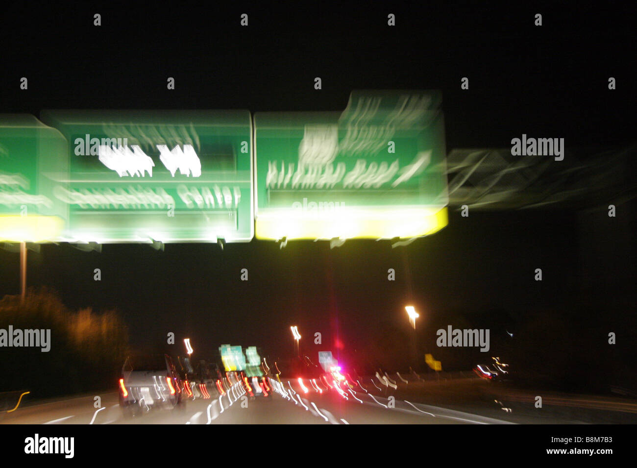 Fahren bei Nacht mit Sehstörungen Stockfoto