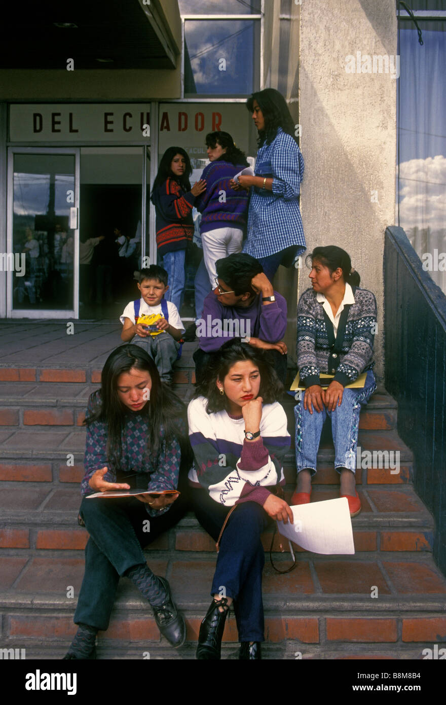 Ecuadorans, ecuadorianischen Schüler, Studenten auf dem Campus, Campus, Universität, in der Stadt von Quito, Quito, Provinz Pichincha, Ecuador, Südamerika Stockfoto