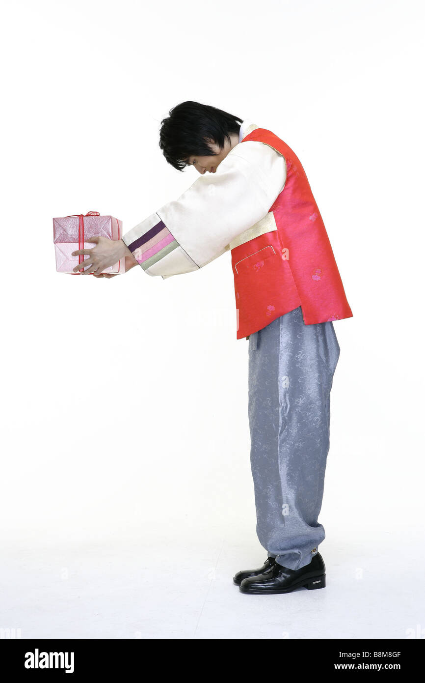 Junger Mann in traditionellen koreanischen, Kleid Stockfoto