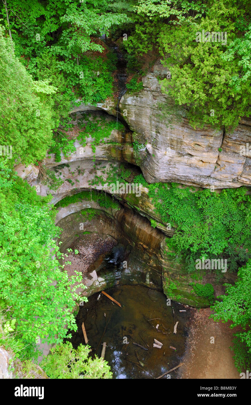 Ausgetrocknet, Wasserfall im verhungert Felsen State Park, Utica, Illinois, USA Stockfoto