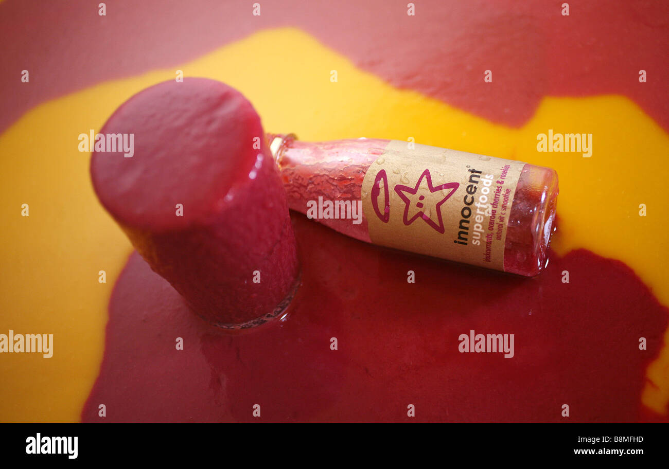 Eine Flasche "unschuldig" Frucht-smoothie Stockfoto