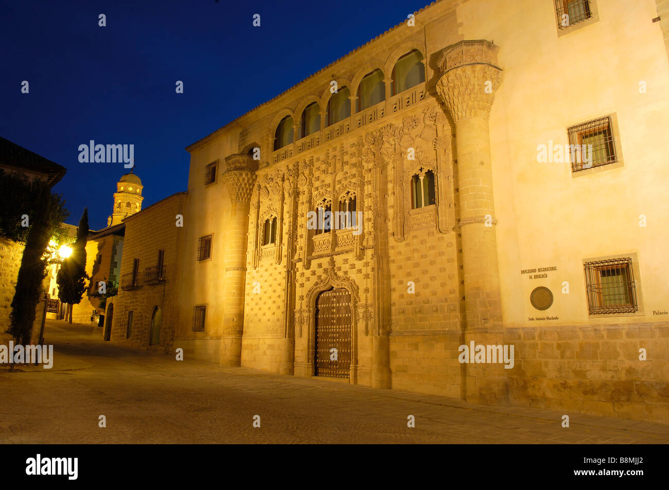 Jabalquinto-Palast 16. Jahrhundert bei Dämmerung Baeza Jaén Provinz Andalusien Spanien Stockfoto