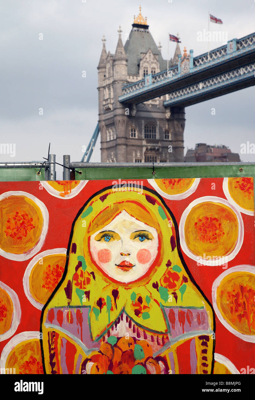 Poster zur russischen Festival in der Nähe von Tower Bridge. London Stockfoto