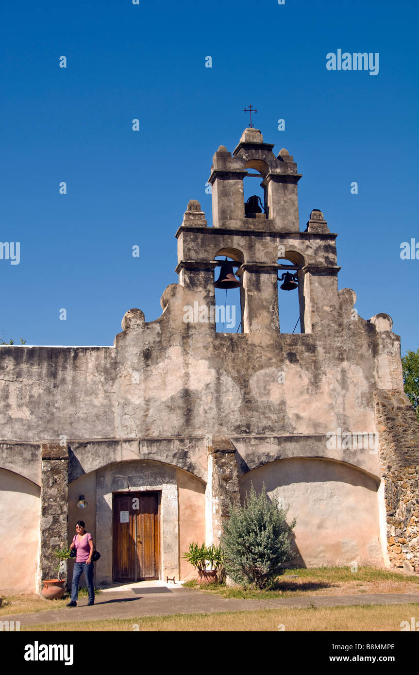 Mission San Juan Capistrano Glockenturm Frau Ausscheiden aus dem Amt San Antonio, Texas tx Missionen nationalen historischen park Stockfoto
