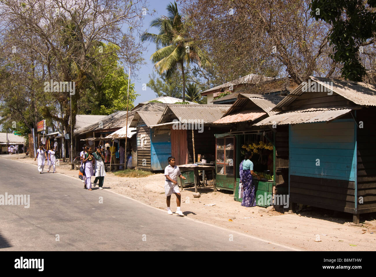 Indien-Andamanen und Nikobaren Havelock Island Nummer 3 Basar Dorfkinder Heimweg nach der Schule Stockfoto