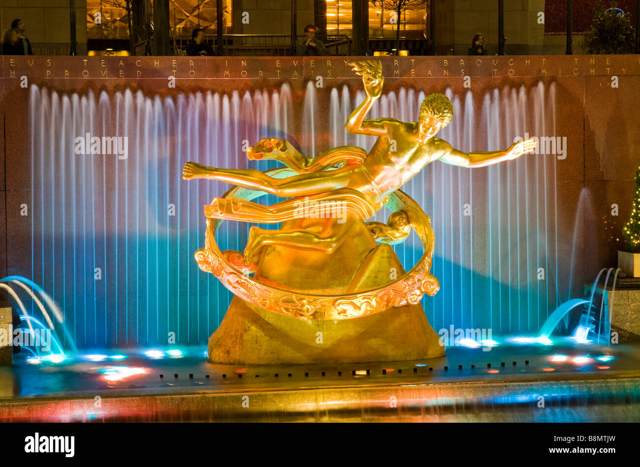 Die Prometheus-Skulptur (1934) von Paul Manship am Rockefeller Plaza in New York City. Stockfoto