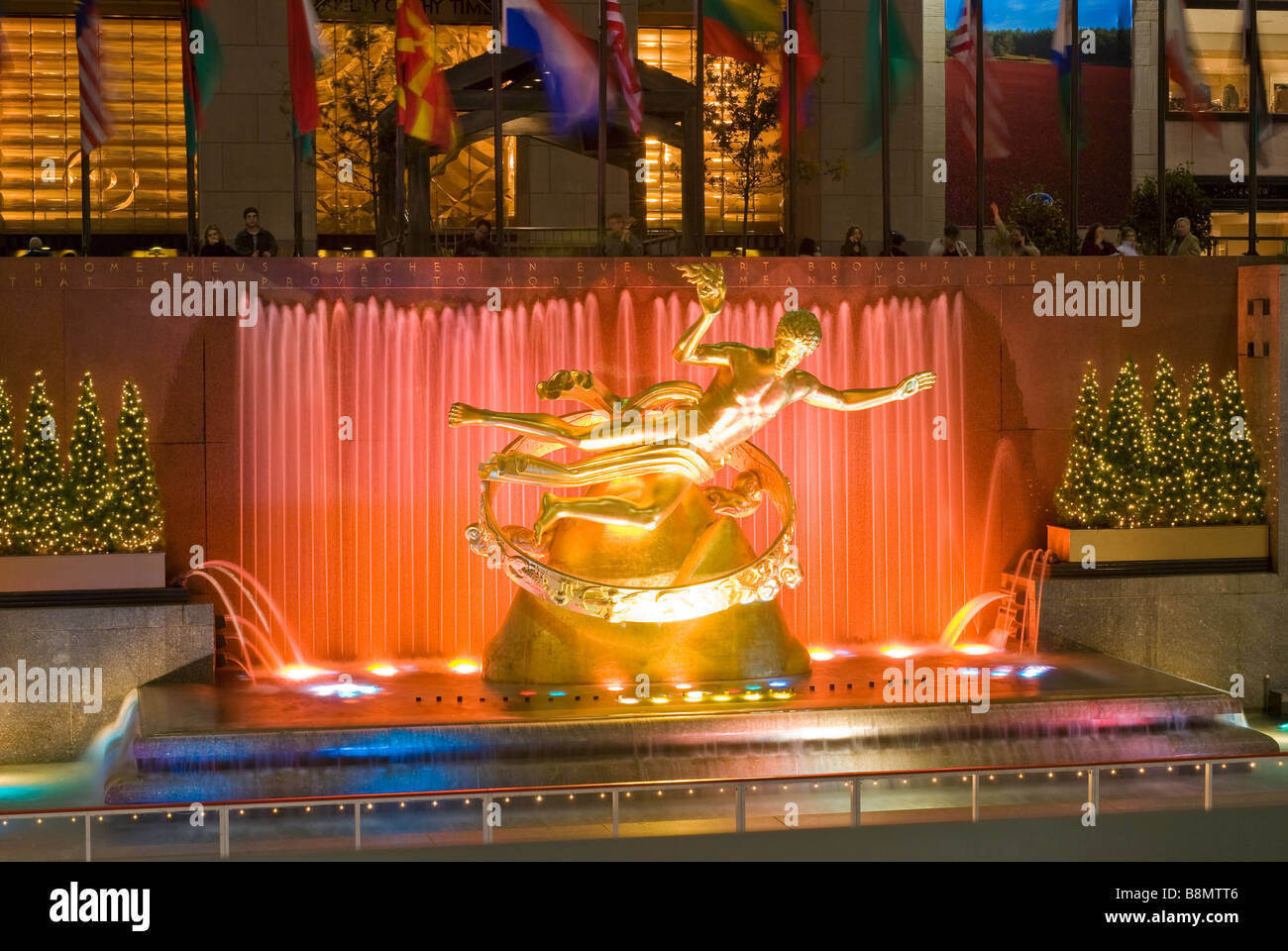 Die Prometheus-Skulptur (1934) von Paul Manship am Rockefeller Plaza in New York City. Stockfoto