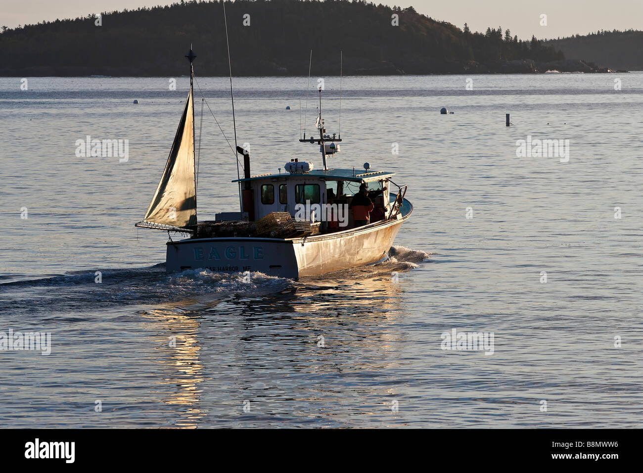 Hummer-Boot auf dem Meer ausgehen Stockfoto