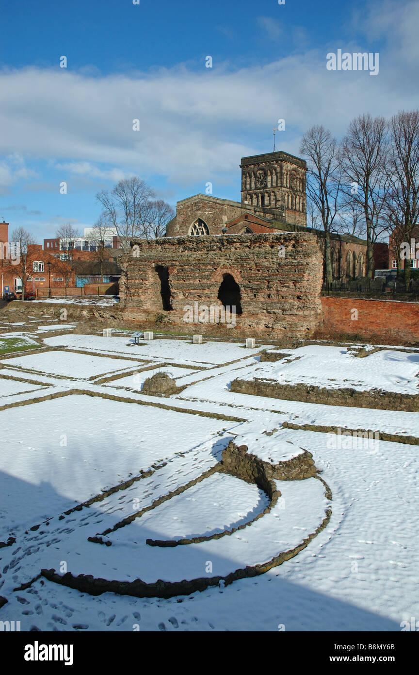 Jewry Wall, Ruinen der römischen Thermen und St.-Nikolaus-Kirche, Leicester, England, UK Stockfoto