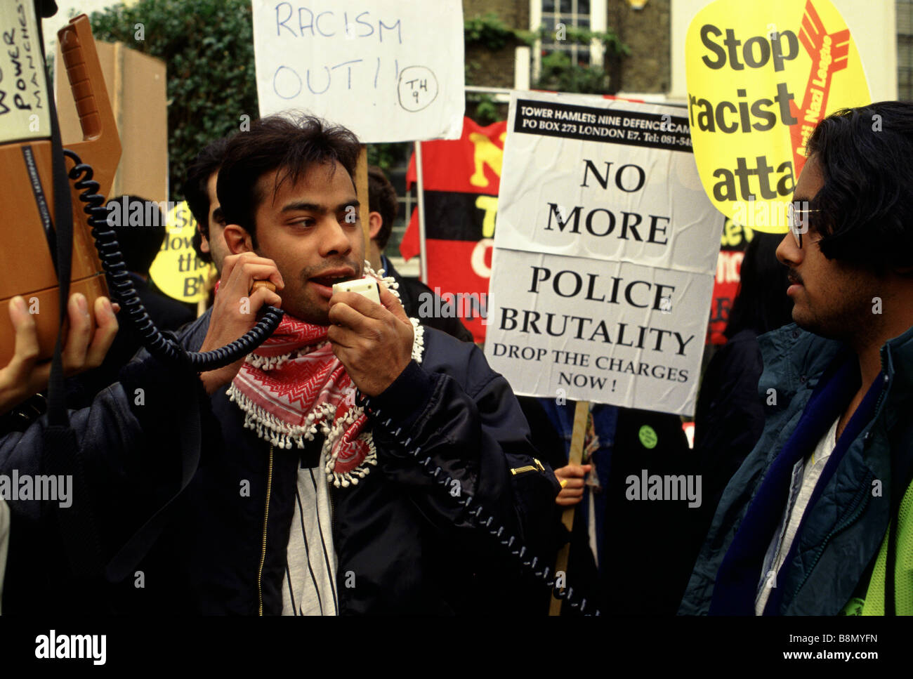 Tower Hamlets, London, UK. Mitglieder der Anti Nazi League (ANL) Protest auf Brick Lane gegen rassistische Angriffe auf die lokale Gemeinschaft. Stockfoto