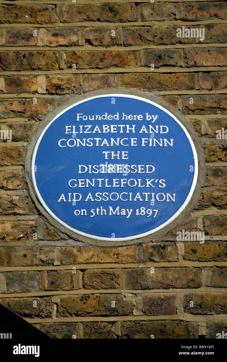 blaue Plakette kennzeichnen das Haus wo Elizabeth und Constance Finn gegründet, der notleidenden Adelsnest Förderverein Stockfoto