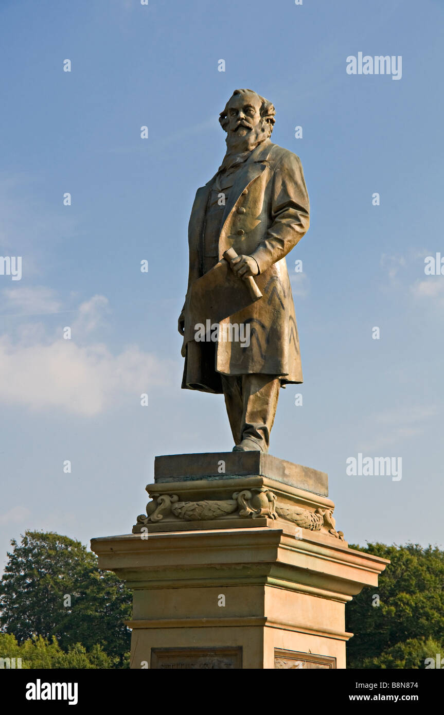 Statue von Titus Salt Saltaire, Bradford UK Stockfoto