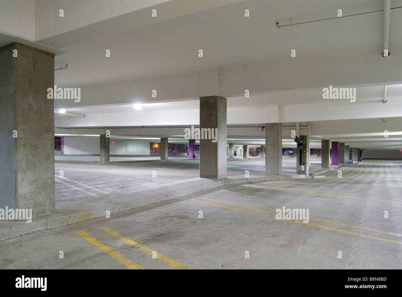 Leeren Parkplatz Garage Auto Park, USA Stockfoto